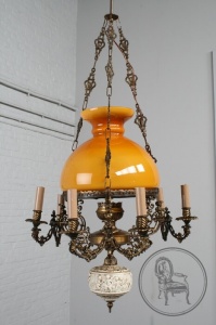 картинка Антикварная бронзовая люстра с опаловым стеклом салоне старинных вещей "Шебби" являющийся официальным дистрибьютором в России и Беларуси