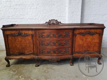 Старинный ореховый комод в стиле Чиппендейл с ажурной резьбой код. BE106979