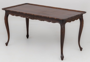 Старинный ореховый столик с резными ножками код. RM4101226