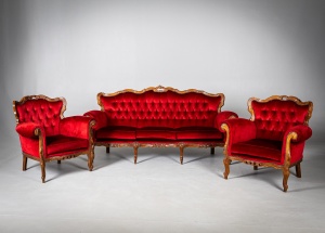 Старинный мебельный гарнитур в стиле рококо из трехместного дивана и двух кресел код.&nbsp;RM4165869