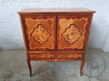 Старинный комод с цветочными интарсиями код. BE4103764