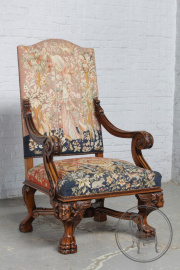 Антикварное ореховое кресло с ножками в виде львиных лап код. BE107605