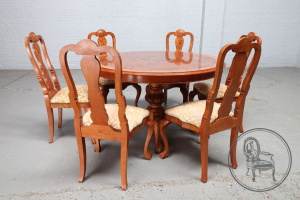 картинка Старинный столовый гарнитур салоне старинных вещей "Шебби" являющийся официальным дистрибьютором в России и Беларуси