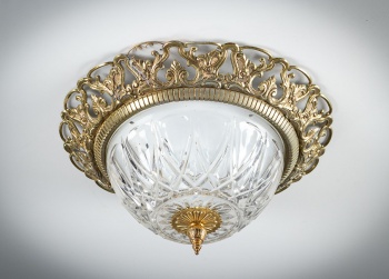 Старинная люстра из хрусталя в стиле Ампир с ажурными декоративными элементами код.&nbsp;RM4165216