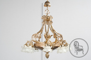 картинка Старинная люстра в стиле Ампир с стеклянными плафонами в виде цветов салоне старинных вещей "Шебби" являющийся официальным дистрибьютором в России и Беларуси