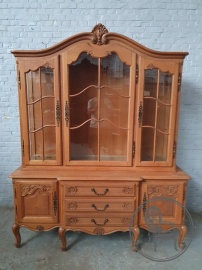 Антикварный резной шкаф с застекленными дверцами код.&nbsp;BE4165670