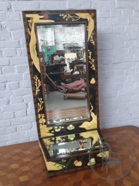 Старинное зеркало в деревянной раме в ориентальном стиле код. BE4153346