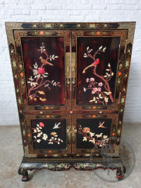 Старинный комод в ориентальном стиле с инкрустацией и росписью код. BE107449