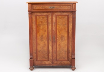 Старинный посудный шкаф в классическом стиле код. RM4100681