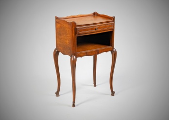 Старинный комод с ножками-кабриоль код. RM4166055