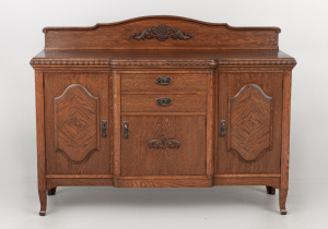 картинка Старинный комод салоне старинных вещей "Шебби" являющийся официальным дистрибьютором в России и Беларуси