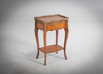 Антикварный французский комод с латунными бортиками код.&nbsp;RM4165803