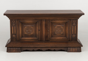 картинка Старинный комод салоне старинных вещей "Шебби" являющийся официальным дистрибьютором в России и Беларуси