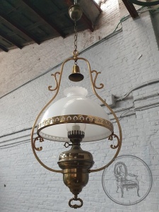 картинка Антикварная люстра из бронзы с плафоном из опалового стекла салоне старинных вещей "Шебби" являющийся официальным дистрибьютором в России и Беларуси