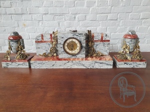 картинка Антикварный комплект часы и вазы в стиле арт-деко из мрамора салоне старинных вещей "Шебби" являющийся официальным дистрибьютором в России и Беларуси