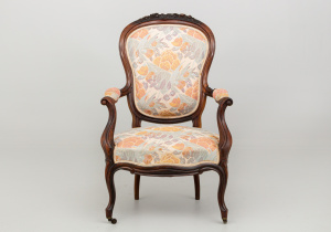 картинка Старинное кресло салоне старинных вещей "Шебби" являющийся официальным дистрибьютором в России и Беларуси