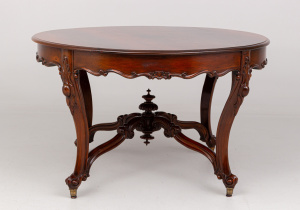 картинка Антикварный стол салоне старинных вещей "Шебби" являющийся официальным дистрибьютором в России и Беларуси