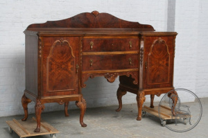 картинка Старинный комод салоне старинных вещей "Шебби" являющийся официальным дистрибьютором в России и Беларуси