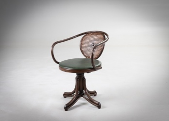 Старинное кожаное кресло из бука с ротангом код. RM4165692