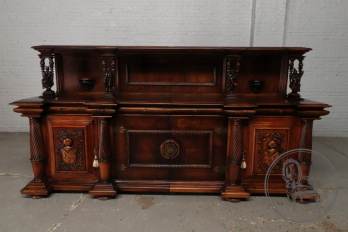 Антикварный комод с колоннами в виде сидящих человеческих фигур код. BE107248