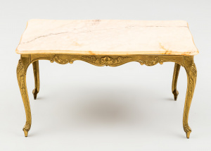 картинка Старинный столик салоне старинных вещей "Шебби" являющийся официальным дистрибьютором в России и Беларуси