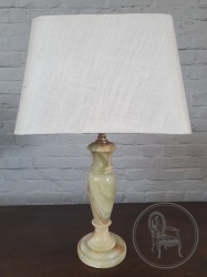 Старинная настольная лампа с основанием из оникса код. BE4097661