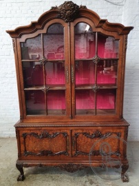 Старинная резная витрина из дуба и ореха код. BE4118000