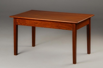 Старинный журнальный столик из красного дерева код. RM4101499