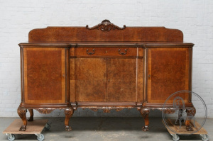 картинка Старинный комод салоне старинных вещей "Шебби" являющийся официальным дистрибьютором в России и Беларуси