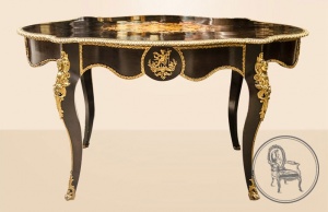 картинка Антикварный стол с инскрустацией салоне старинных вещей "Шебби" являющийся официальным дистрибьютором в России и Беларуси