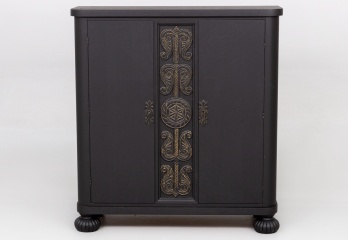 Старинный дубовый комод с резными филенками код. RM4100840