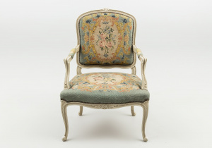 картинка Старинное кресло салоне старинных вещей "Шебби" являющийся официальным дистрибьютором в России и Беларуси