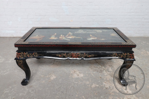 картинка Старинный столик в ориентальном стиле салоне старинных вещей "Шебби" являющийся официальным дистрибьютором в России и Беларуси