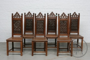 картинка Антикварный набор стульев с резными спинками салоне старинных вещей "Шебби" являющийся официальным дистрибьютором в России и Беларуси