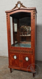 Антикварная французская витрина с медальонами код. BE4161613