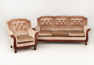 картинка Старинный диван и кресло салоне старинных вещей "Шебби" являющийся официальным дистрибьютором в России и Беларуси