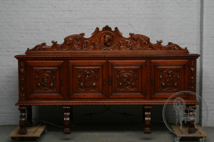 картинка Старинный столовый гарнитур салоне старинных вещей "Шебби" являющийся официальным дистрибьютором в России и Беларуси