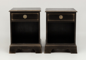 картинка Старинные тумбочки (2 шт.) салоне старинных вещей "Шебби" являющийся официальным дистрибьютором в России и Беларуси