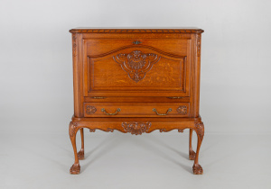 картинка Старинный комод салоне старинных вещей "Шебби" являющийся официальным дистрибьютором в России и Беларуси