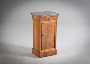 картинка Антикварный комод из красного дерева с мрамором в стиле Луи-Филиппа салоне старинных вещей "Шебби" являющийся официальным дистрибьютором в России и Беларуси