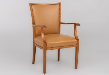 Старинное кресло из красного дерева с кожаной обивкой код. RM4101343