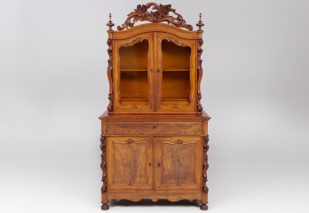 Антикварный посудный шкаф с объемной короной код. RM4100939