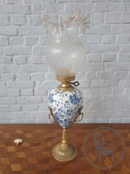 Старинная фарфоровая лампа с бронзовым основанием код. BE4150609