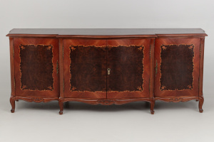 картинка Старинный комод салоне старинных вещей "Шебби" являющийся официальным дистрибьютором в России и Беларуси