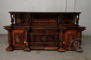 Антикварный комод с колоннами в виде сидящих человеческих фигур код. BE107248