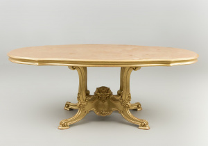 картинка Старинный стол салоне старинных вещей "Шебби" являющийся официальным дистрибьютором в России и Беларуси