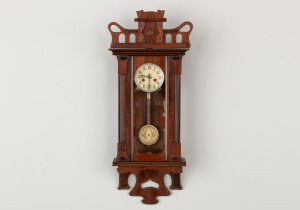 картинка Старинные настенные часы салоне старинных вещей "Шебби" являющийся официальным дистрибьютором в России и Беларуси