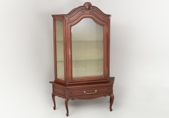 Старинная витрина в стиле рококо из красного дерева код. RM4099691