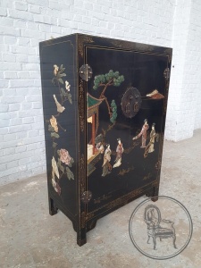 картинка Старинный комод в восточном стиле с росписью и инкрустацией салоне старинных вещей "Шебби" являющийся официальным дистрибьютором в России и Беларуси