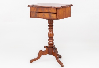 Старинный швейный стол из красного дерева код. RM4100516